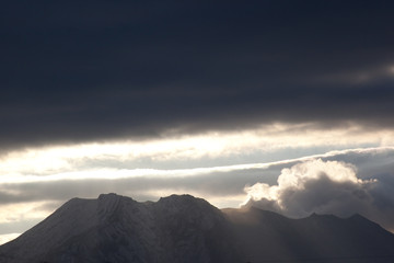 暗雲と桜島山頂