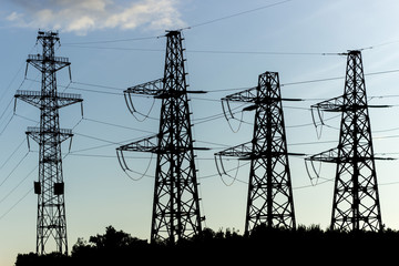 Electricity distribution with high voltage power lines