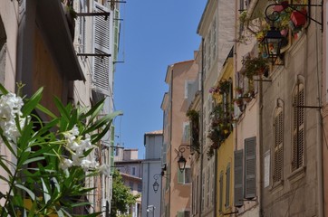 Fototapeta na wymiar Rue traditionnelle de Provence, Marseille, France