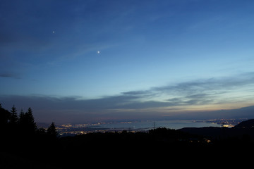 Sternenhimmel über der Stadt