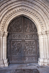 Portal der Pilgerkirche in der alten Pilgerunterkunft Hospital del Rey am Jakobsweg in Burgos, Kastilien-Leon, Spanien