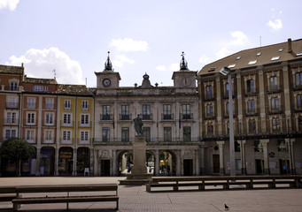 Fototapeta na wymiar Plaza Mayor, Burgos, Kastilien, Spanien, in der MItte das Rathaus