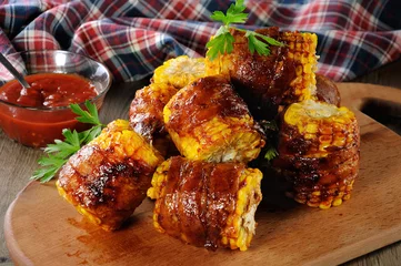 Photo sur Plexiglas Grill / Barbecue Grilled corn wrapped in bacon