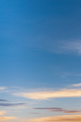 Obraz premium Beautiful summer sunset with clouds over the sea
