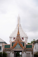 Obraz premium Golden artisan gate of Bangkok Grand Palace 