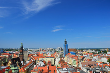 Fototapeta na wymiar Panorama Wrocławia z mostem na horyzoncie.