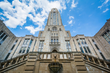 Fototapeta na wymiar The Cathedral of Learning at the University of Pittsburgh, in Pittsburgh, Pennsylvania