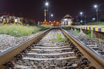 Fototapeta premium 夜・鉄道・電車・レール・線路