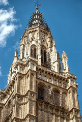 Fototapeta na wymiar detalle torre catedral de toledo