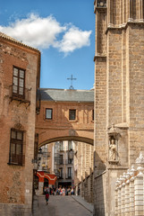 calles y arco de Toledo