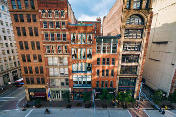 View of buildings along Liberty Avenue in downtown Pittsburgh, Pennsylvania - obrazy, fototapety, plakaty