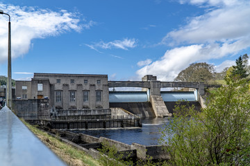 Naklejka premium Dam and powerstation in Pitlochry Scotland