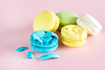 Colorful Macarons Yellow Blue Green Macarons French Dessert Tasty Macarons Pink Background