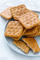 Crackers with wheat bran.