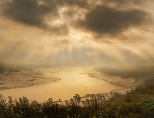 Through the misty Rays