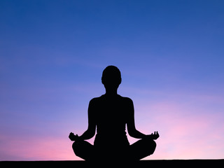 Silhouette woman meditate . - obrazy, fototapety, plakaty