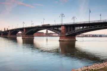 Fototapeta na wymiar Bridge to the other side of the Rhein