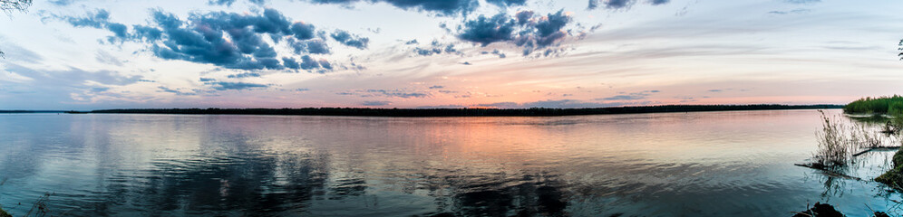 Fototapeta na wymiar Sunset on river