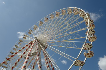 grande roue vue de coté