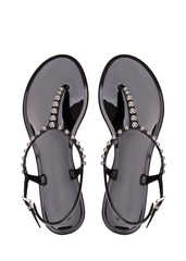 Rubber sandals through finger