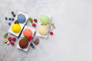 Obraz na płótnie Canvas Ice cream with nuts and berries