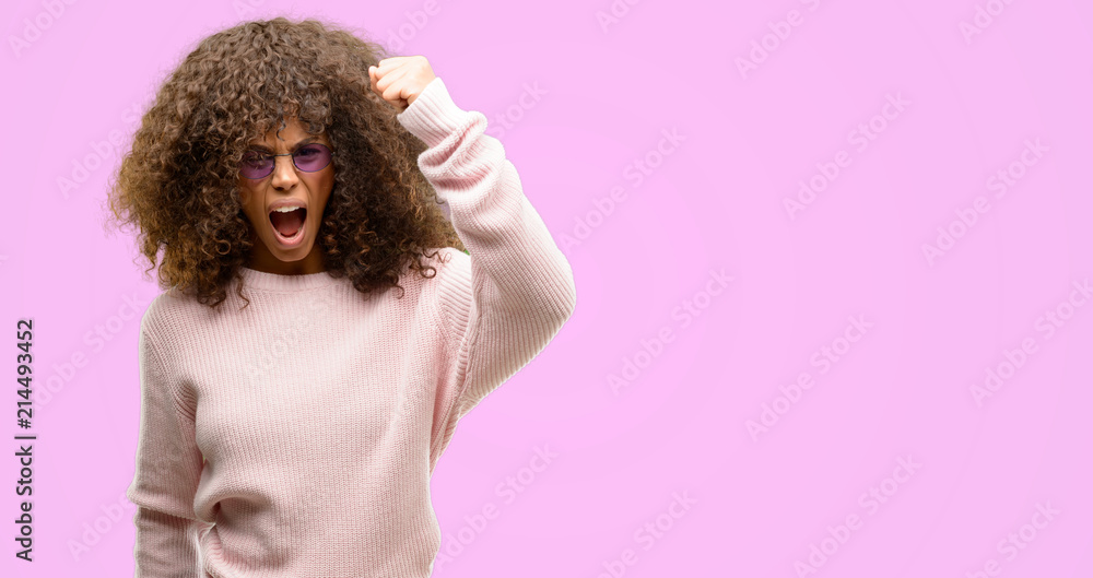 Poster african american woman wearing a pink sweater annoyed and frustrated shouting with anger, crazy and 