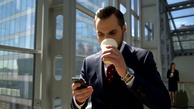 Business man drinking coffee