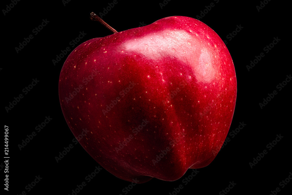 Wall mural single delicious red apple isolated on black background with clipping path and shiny reflections - Wall murals