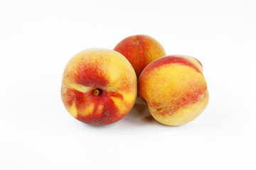 Fototapeta na wymiar Obst der Saison: Pfirsiche
