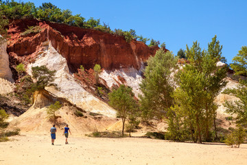 Bois de la Plate, Rustrel, Francia, Colorado Provencal