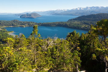 Fototapeta na wymiar Lago Nahuel Huapi and Cerro Campanario