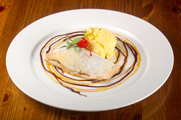 Apple strudel