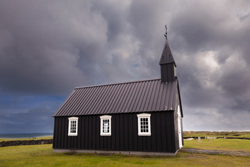 Fototapeta na wymiar the famous black church of Budir in Iceland