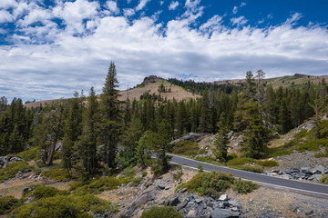 Obraz premium Beautiful Butte and Alpine Mountain Landscape Along Ebbetts Pass