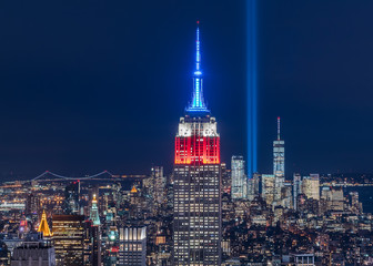 Fototapeta na wymiar Manhattan Skyline and the Tribute Lights