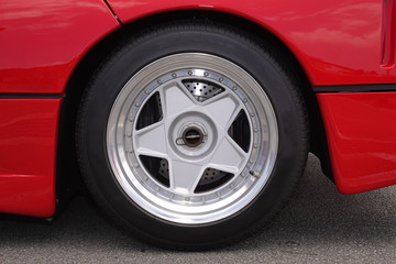 Obraz na płótnie Canvas 車のホイール　old Wheel of the car
