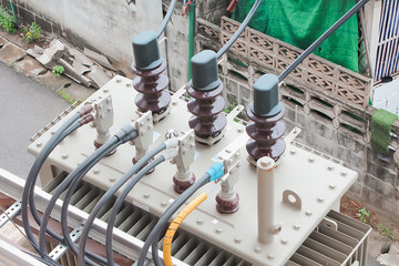 Layout of electrical wires in both the input and output side of the transformer.