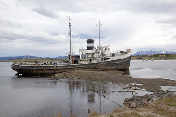 Naklejka premium Shipwreck in the port of Ushuaia, Argentina
