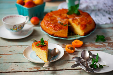 Apricot upside dawn cake.style rustic.