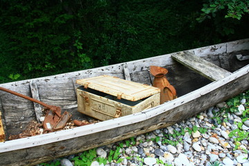 barque de vieux objets,brocante