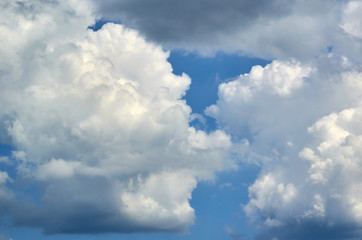 Obraz premium Blue sky with clouds background, copy space template, cloudy image texture and pattern