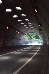 シェルター ／ 山形県鶴岡市の海岸に建造されている「油戸シェルター」です。すぐ横が海なので、風や波除けの役目を果たします。また冬期間は、雪から防護するために設置されたシェルターです。