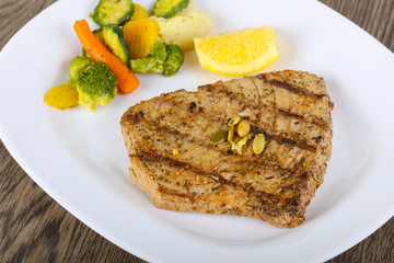 Grilled tuna steak