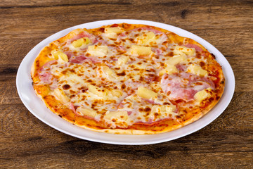 Pizza with ham