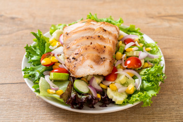 Healthy salad bowl with chicken breast