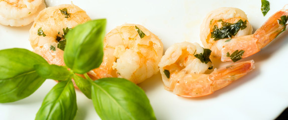  Garlic fried prawns served with croutons of garlic butter