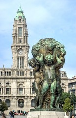 Fototapeta na wymiar Bronze sculpture in front of Oporto City Hall