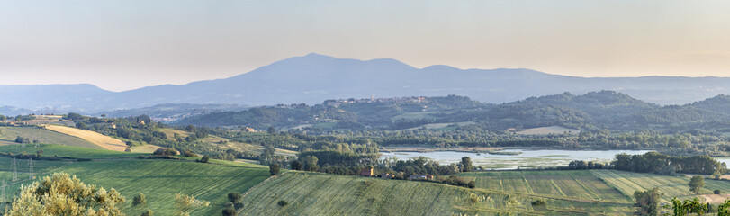 Fototapeta na wymiar Panorama: Chiusi in der Toscana und Umgebung
