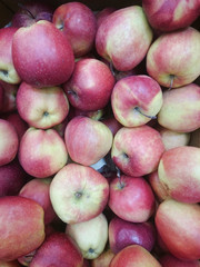 Red apples on the counter in the supermarket.