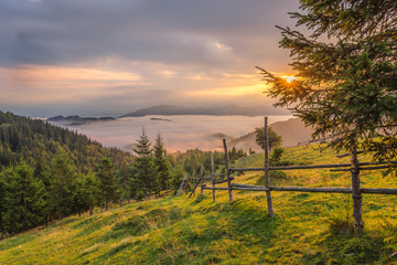 Obraz premium Colorful summer sunset in mountains